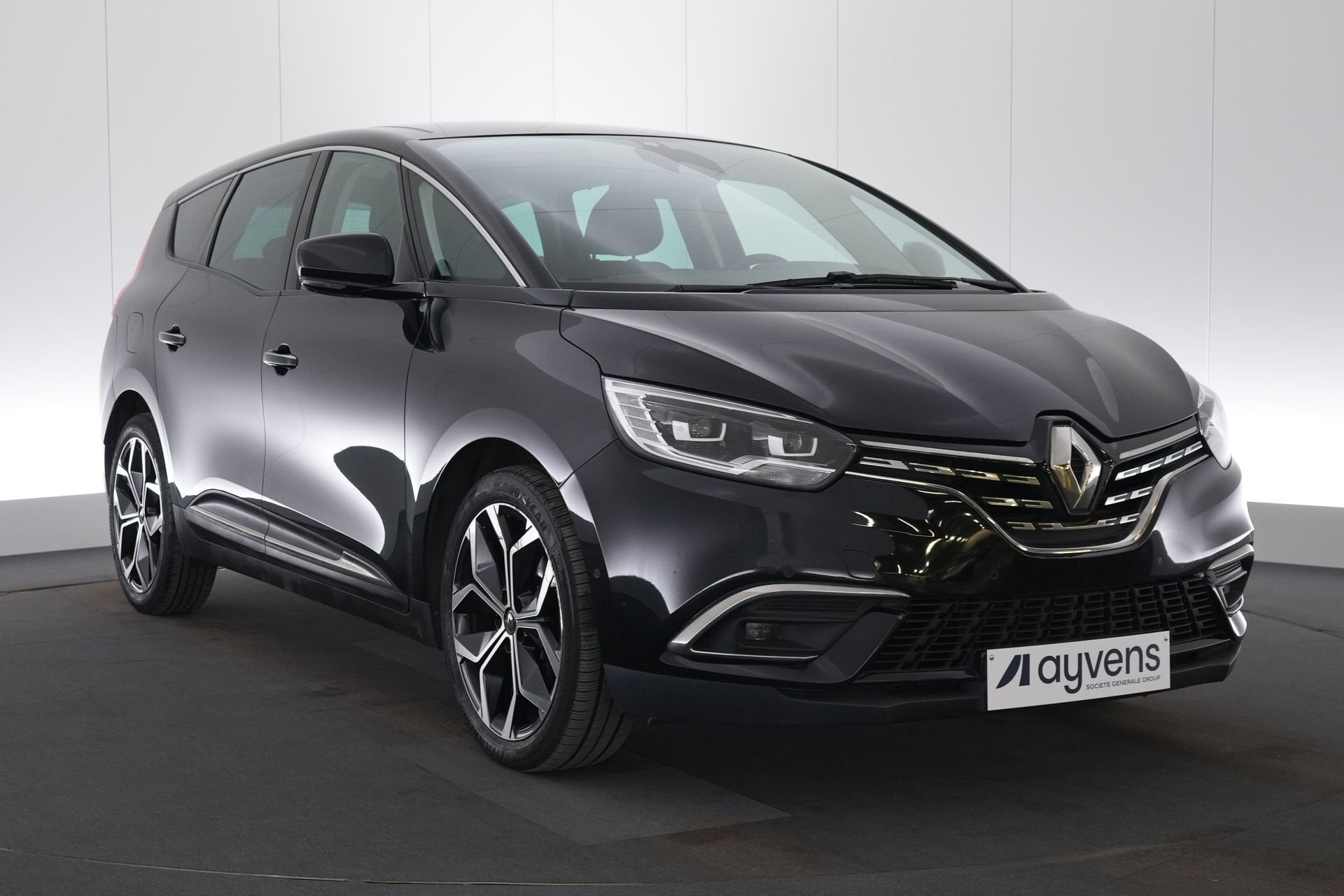 (2CAA906) RENAULT GRAND SCENIC, 1332 cm³, Achat, Euro 6, 7 places