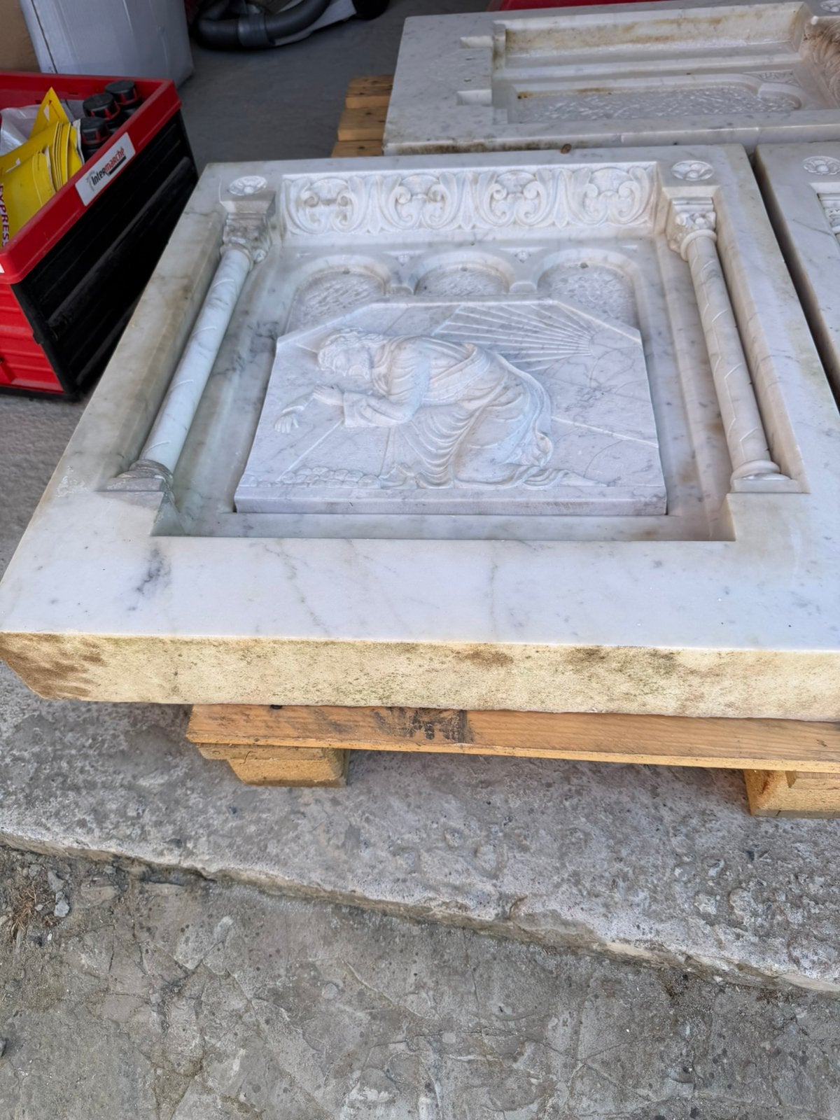 Important haut-relief en marbre – Christ portant sa Croix, Antiquités & Art, Enlèvement