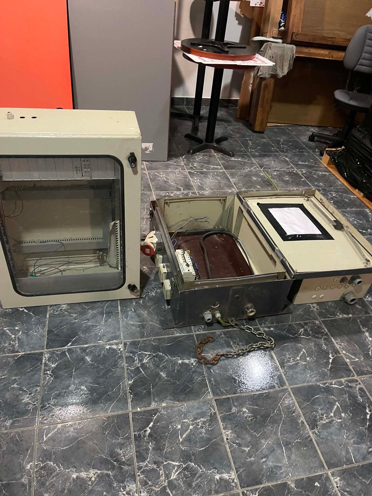 Elektriciteit kast | 2 stuks, Doe-het-zelf en Bouw, Ophalen, Zo goed als nieuw