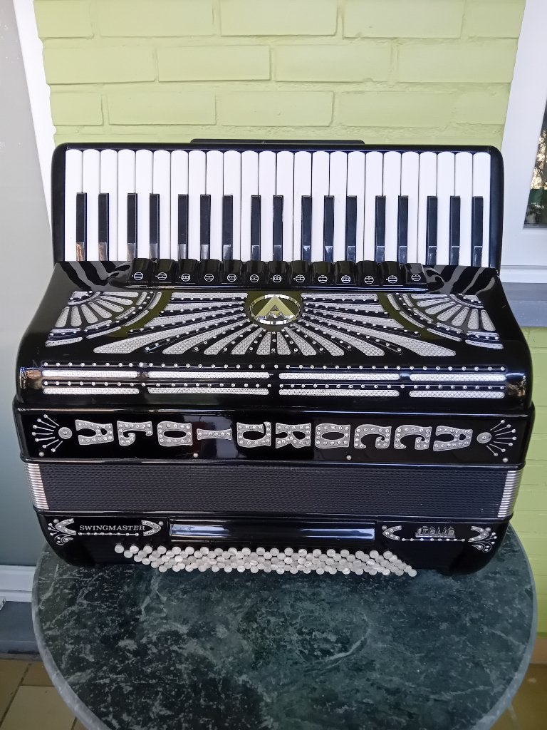 Accordiola Swingmaster, Ophalen, Gebruikt, Met koffer, Toetsaccordeon