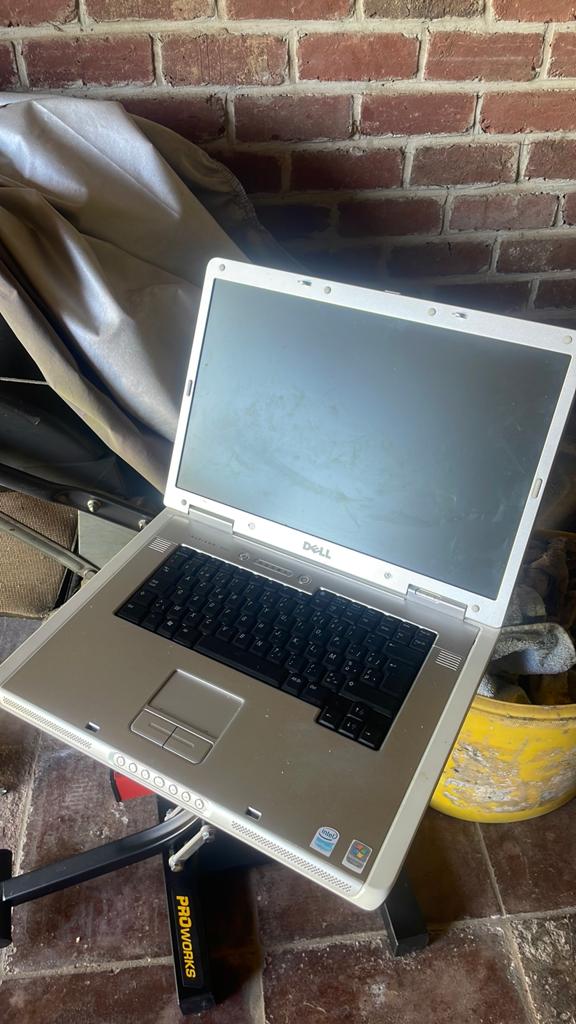 Dell inspiron, Computers en Software, Windows Laptops, Ophalen, Zo goed als nieuw