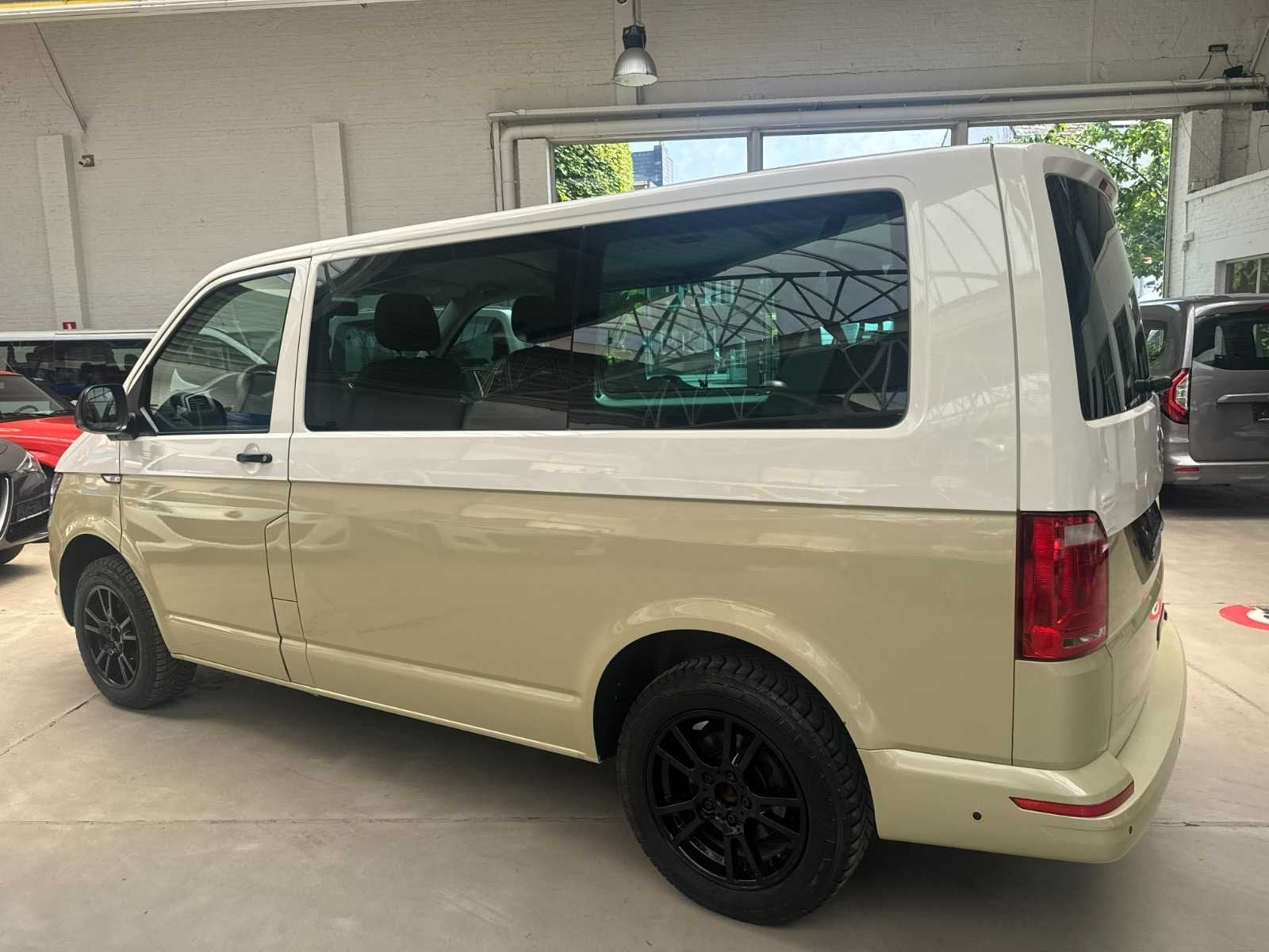2017 Volkswagen Transporter - 4x4 - 102000km, Auto's, Automaat, Monovolume, Gebruikt, Euro 6