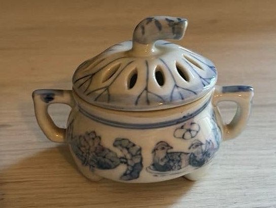 Brûleur d'encens vintage en porcelaine chinoise — bleu/blanc, Antiquités & Art, Enlèvement ou Envoi