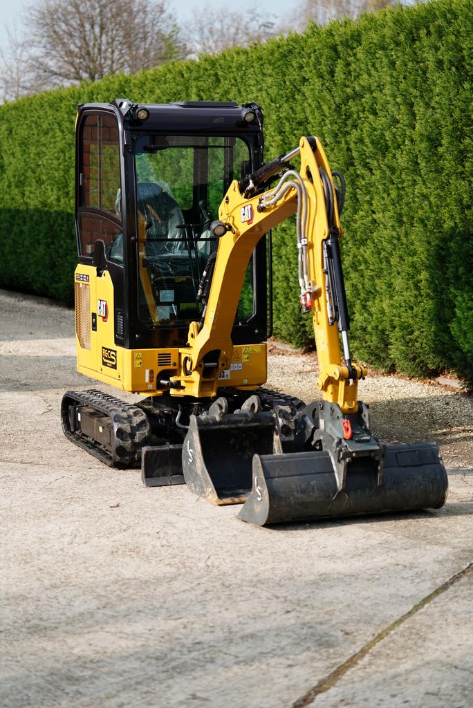 Minigraver 2 ton te huur, Ophalen, Zo goed als nieuw