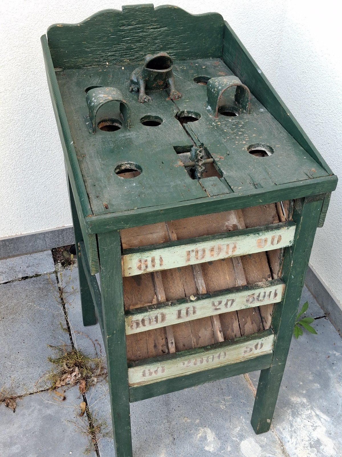 Antieke kikkerbak of kikkerspel, caféspel, Ophalen