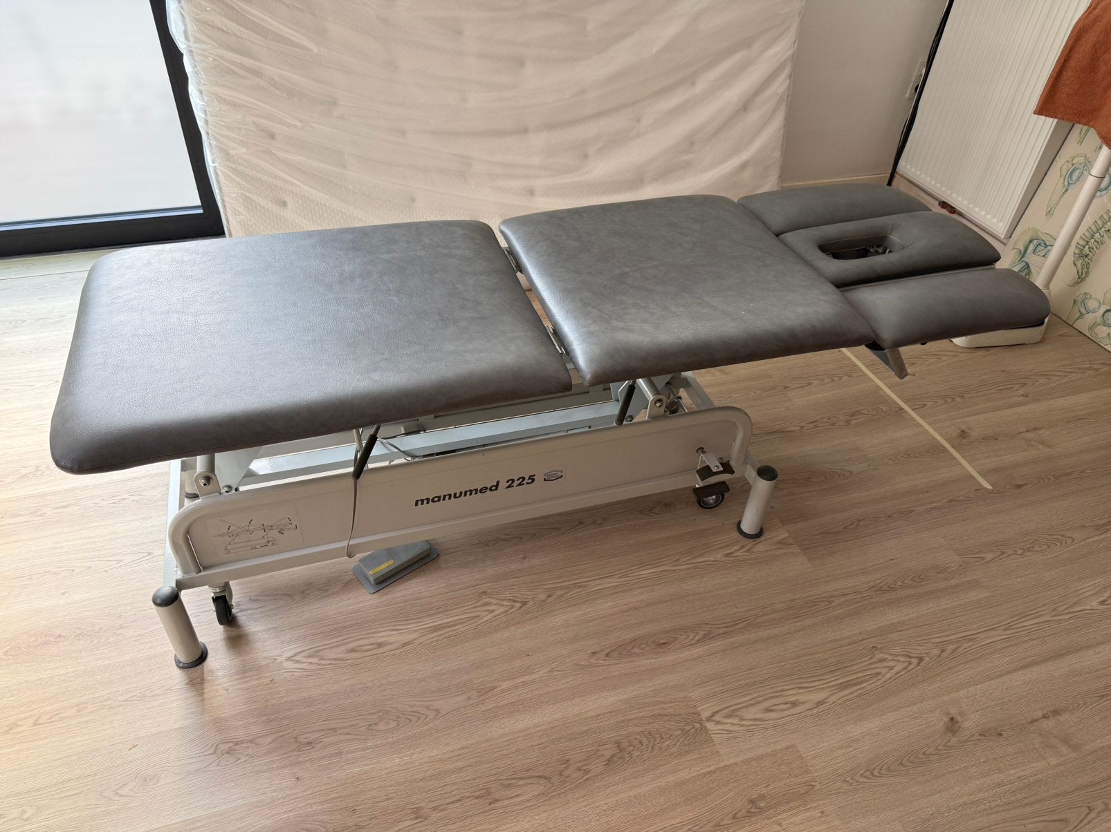 Elektrische in hoogte instelbare kine tafel, Ophalen, Zo goed als nieuw, Massagetafel