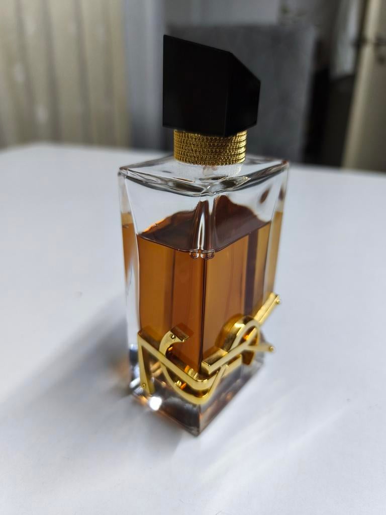 Parfum pour femme, Enlèvement