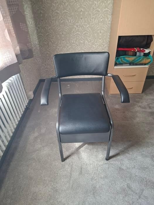 wc stoel, Huis en Inrichting, Stoelen, Ophalen, Zwart, Nieuw, Leer