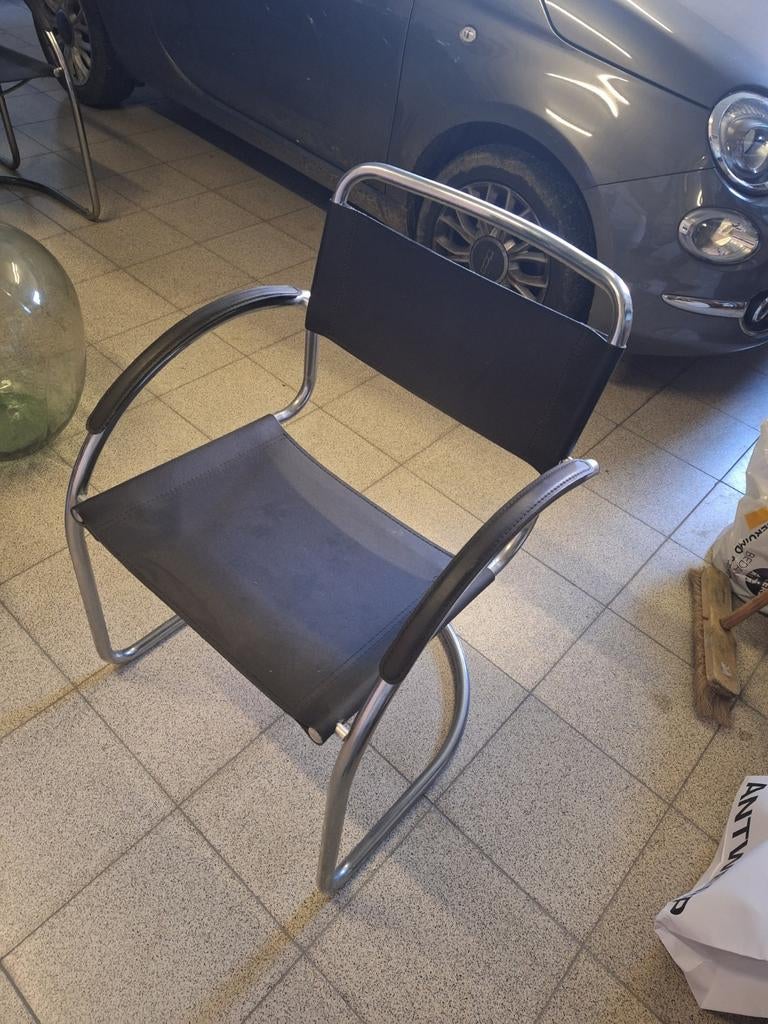4 stoelen, Ophalen