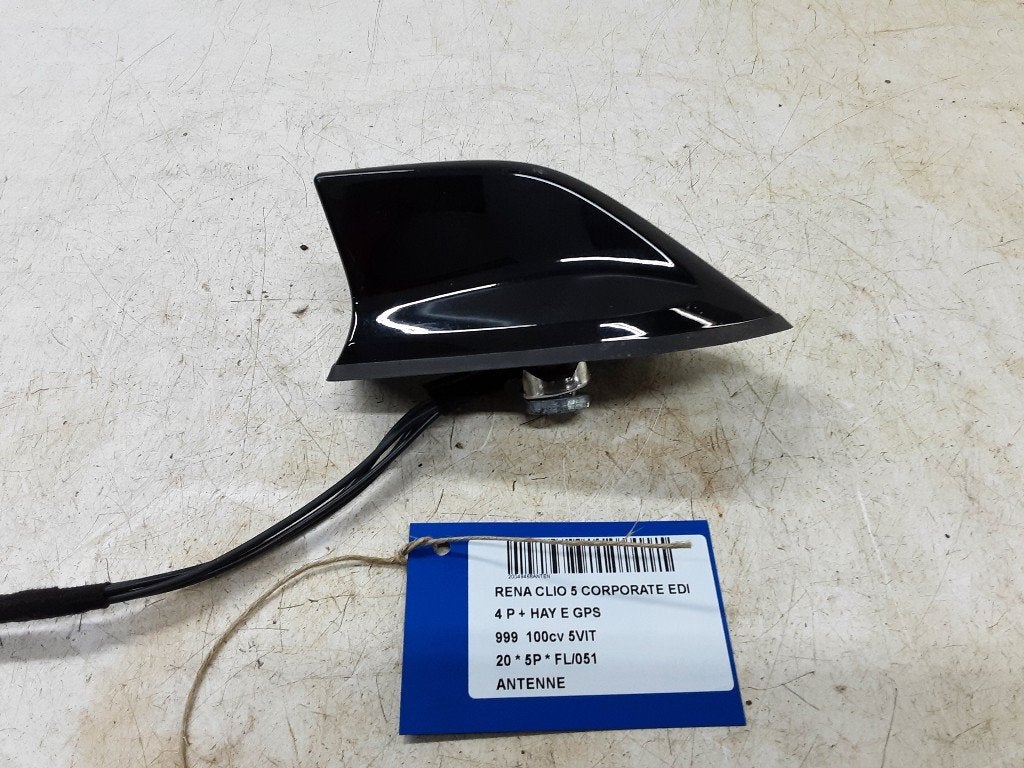 ANTENNE Renault Clio V (RJAB) (01-2019/-), Renault, Utilisé, Peter-Huppertz-Straße 5
51063  Köln, DE, Dialog.deutschland@renault.de