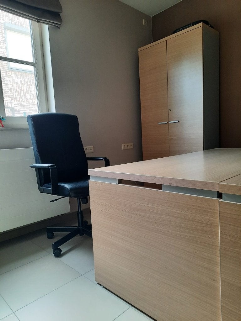 2 moderne bureaus met bijhorende kasten in lichte eikenkleur, Ophalen, Opbergruimte, Gebruikt, Hout