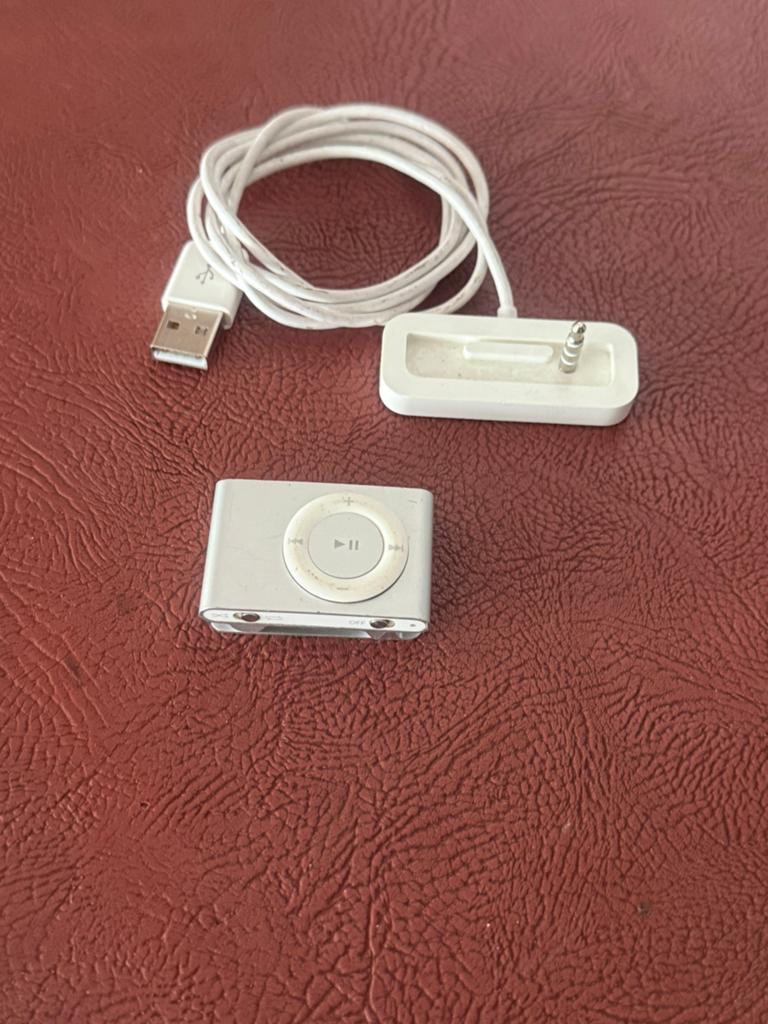 Apple iPod Shuffle 1 GB zilver, Audio, Tv en Foto, Mp3-spelers | Apple iPod, Gebruikt, Shuffle, Zilver, Minder dan 2 GB