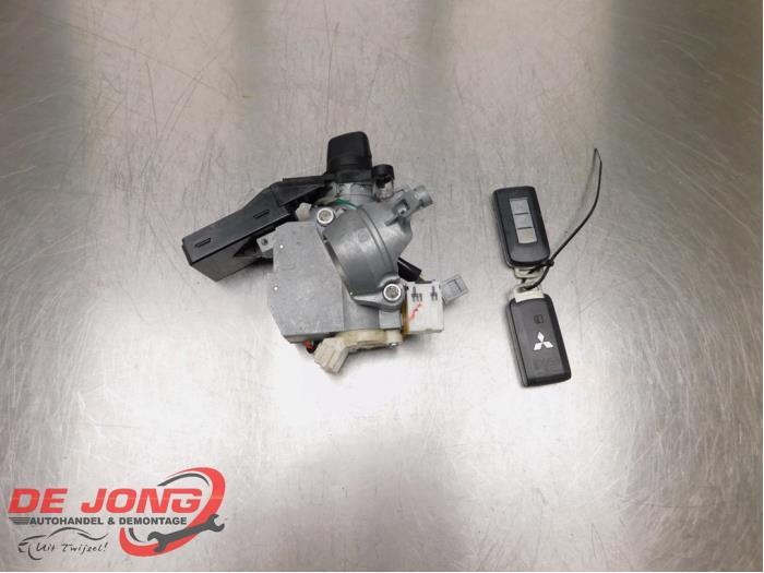 Kontaktslot + Sleutel van een Mitsubishi Outlander, Gebruikt, -, -, Ophalen of Verzenden