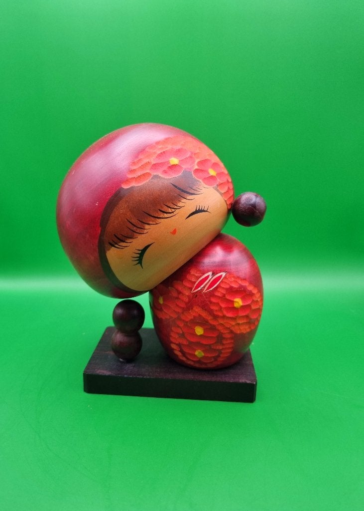 Le magnifique Sato no ko Kokeshi de Chie Tamura, Antiquités & Art, Enlèvement ou Envoi, Japon, Bois, 15 cm