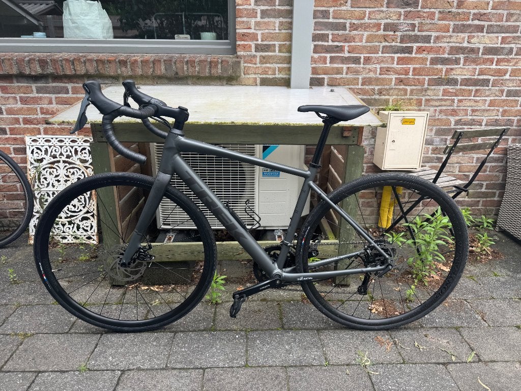 Trek Domane AL 2 Gen 4 grijs 52 2025, Fietsen en Brommers, Nieuw, 49 tot 53 cm, 15 tot 20 versnellingen, Schijfrem
