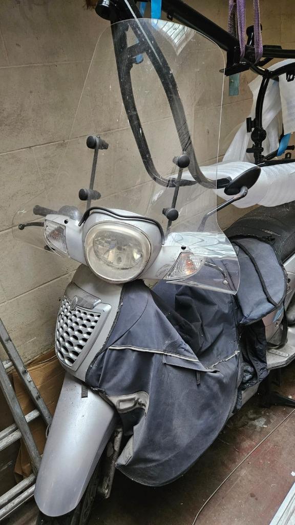 2011 Aprilia Scarabeo 125 cc, Fietsen en Brommers, Ophalen, Gebruikt, Carburateur, Aprilia
