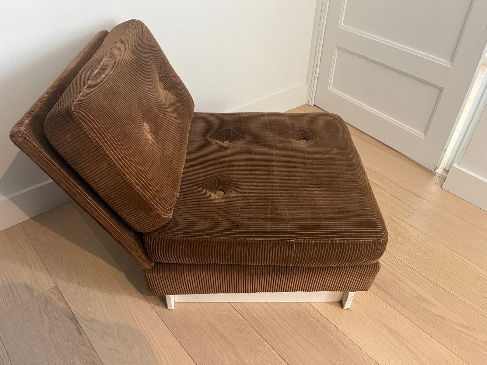 Fauteuil/chauffeuse vintage en velours brun., Enlèvement, Utilisé