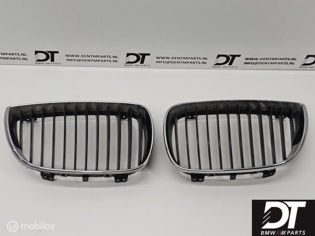 Grille set BMW 1-serie E81 E87 51137077129 51137077130, Gebruikt, Ophalen of Verzenden, BMW, BMW