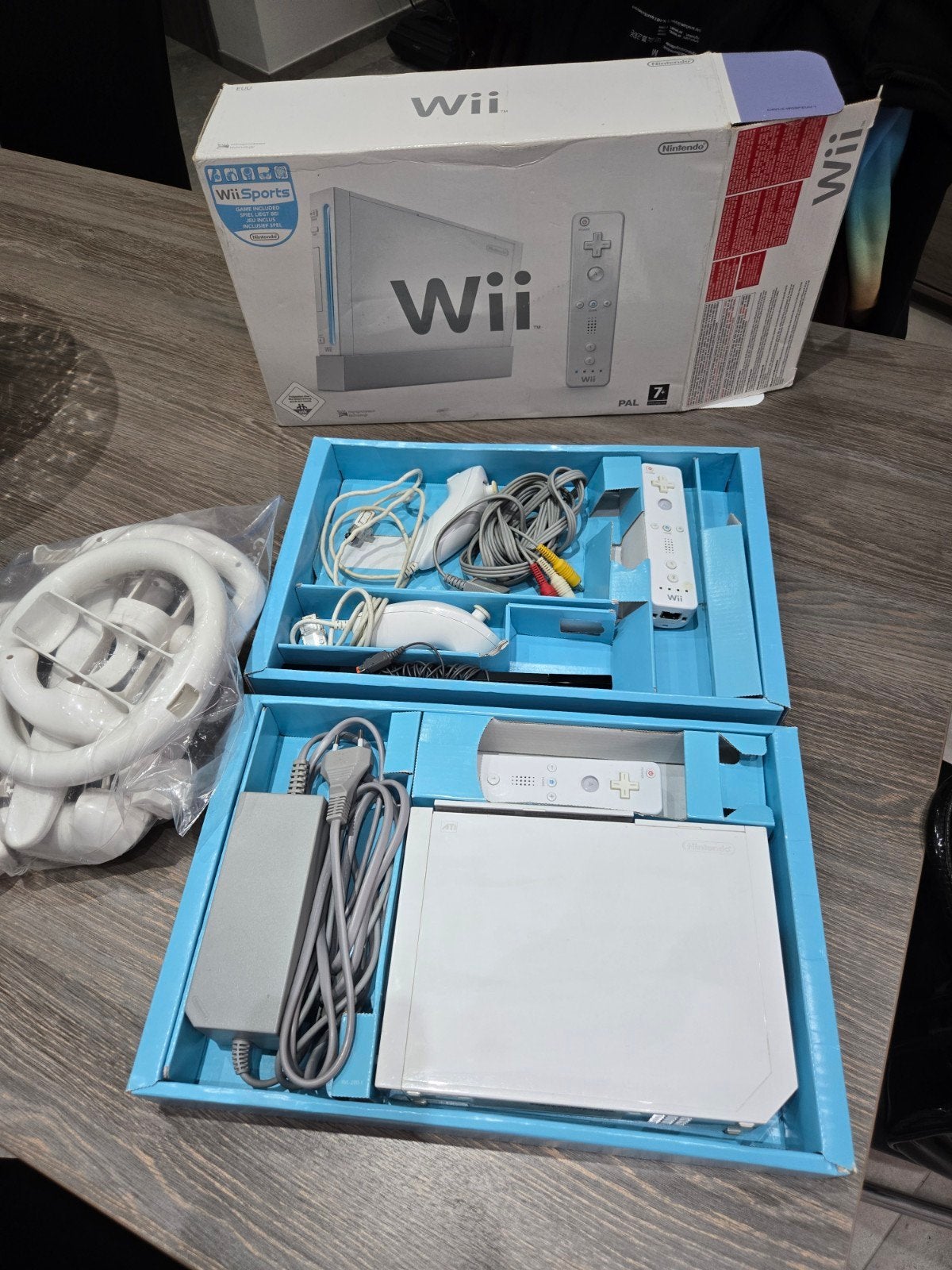 Wii-console plus 2-controller, Games en Spelcomputers, Spelcomputers | Nintendo Wii