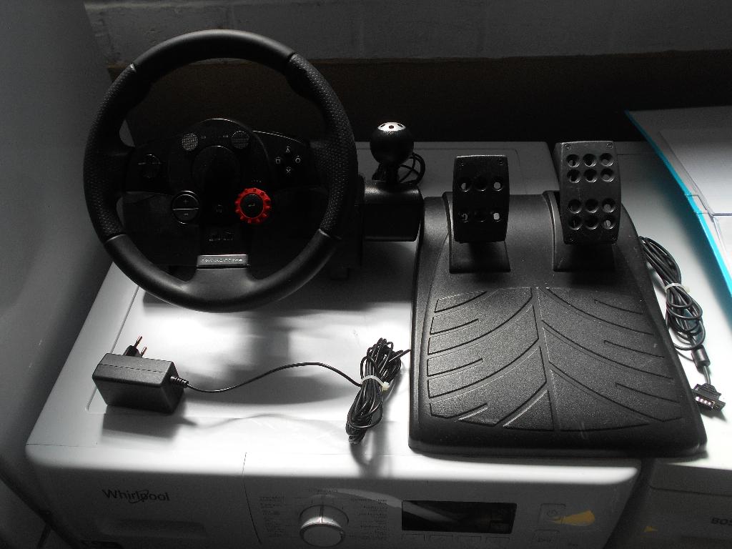 stuur en pedalen logitech, Games en Spelcomputers, Spelcomputers | Sony Consoles | Accessoires, Ophalen, Zo goed als nieuw, Stuur of Pedalen