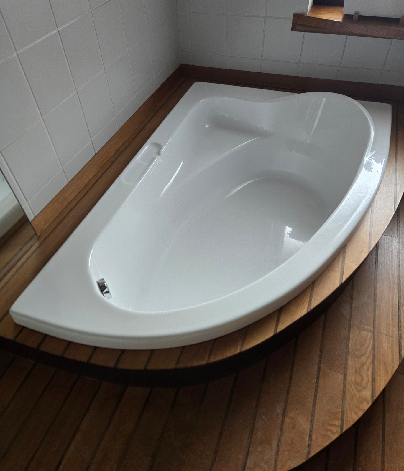 Baignoire d'angle design et robinetterie incluse A SAISIR, Enlèvement, Comme neuf, Avec baignoire