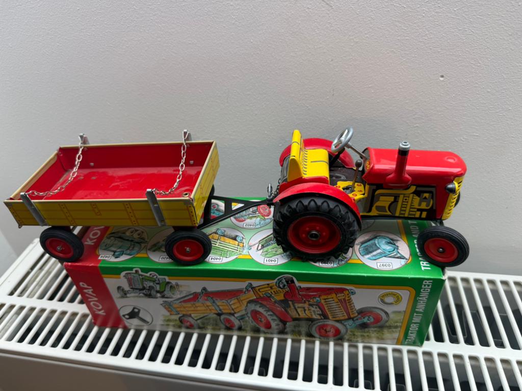 Tractor kovap met kar 1:25, Kinderen en Baby's, Ophalen, Zo goed als nieuw