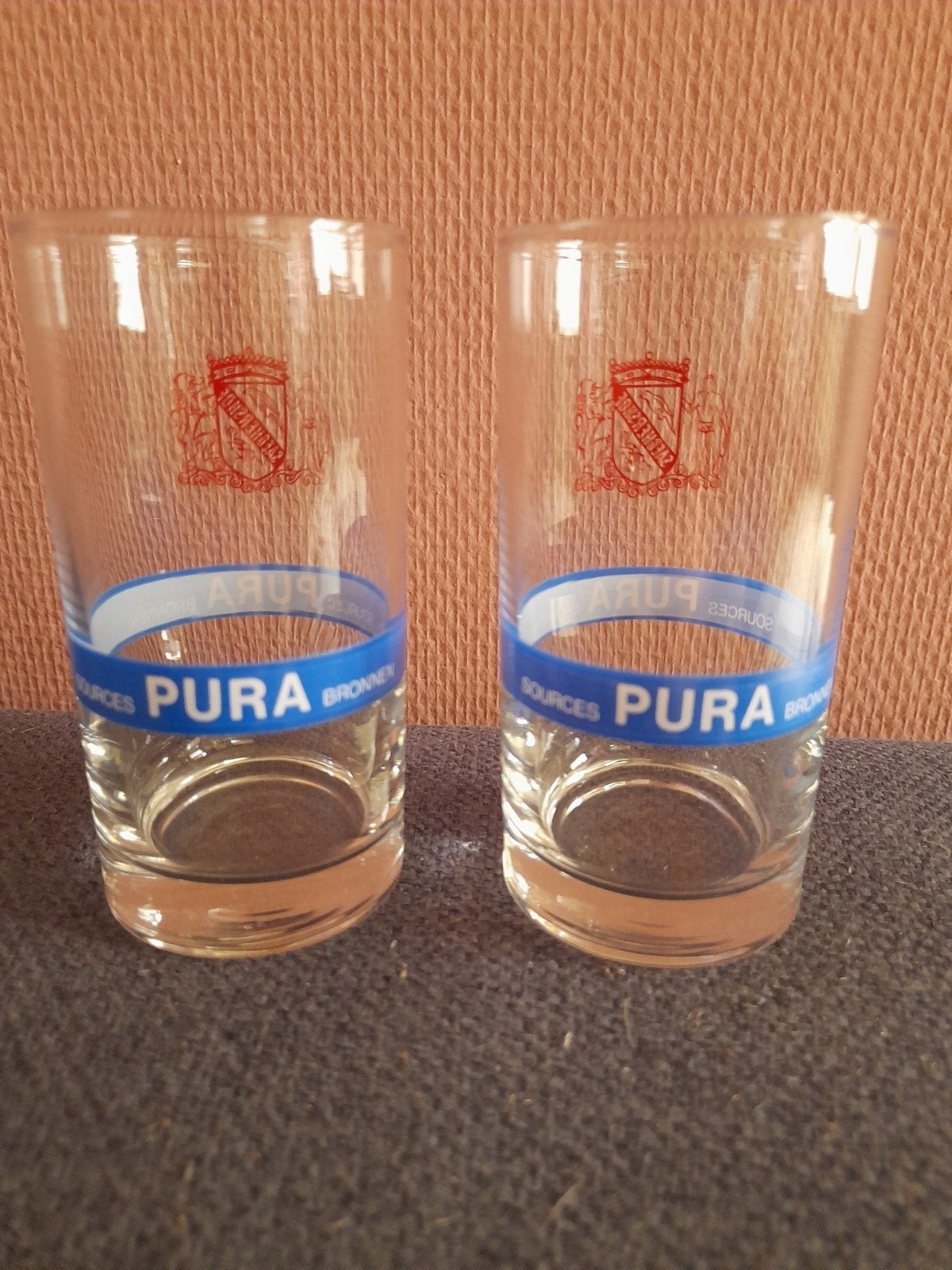2 waterglaasjes pura bronnen, Ophalen of Verzenden