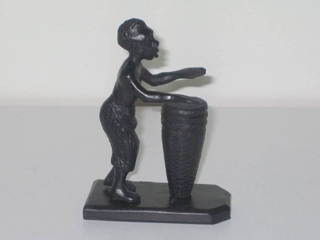 Homme africain avec Tam-Tam en ébène - 4028, Antiquités & Art, Afrique, Enlèvement, Sculpture sur bois