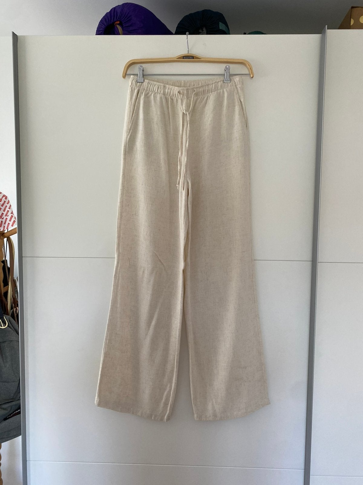 Stradivarius broek medium, Maat 38/40 (M), Beige, Ophalen of Verzenden, Zo goed als nieuw