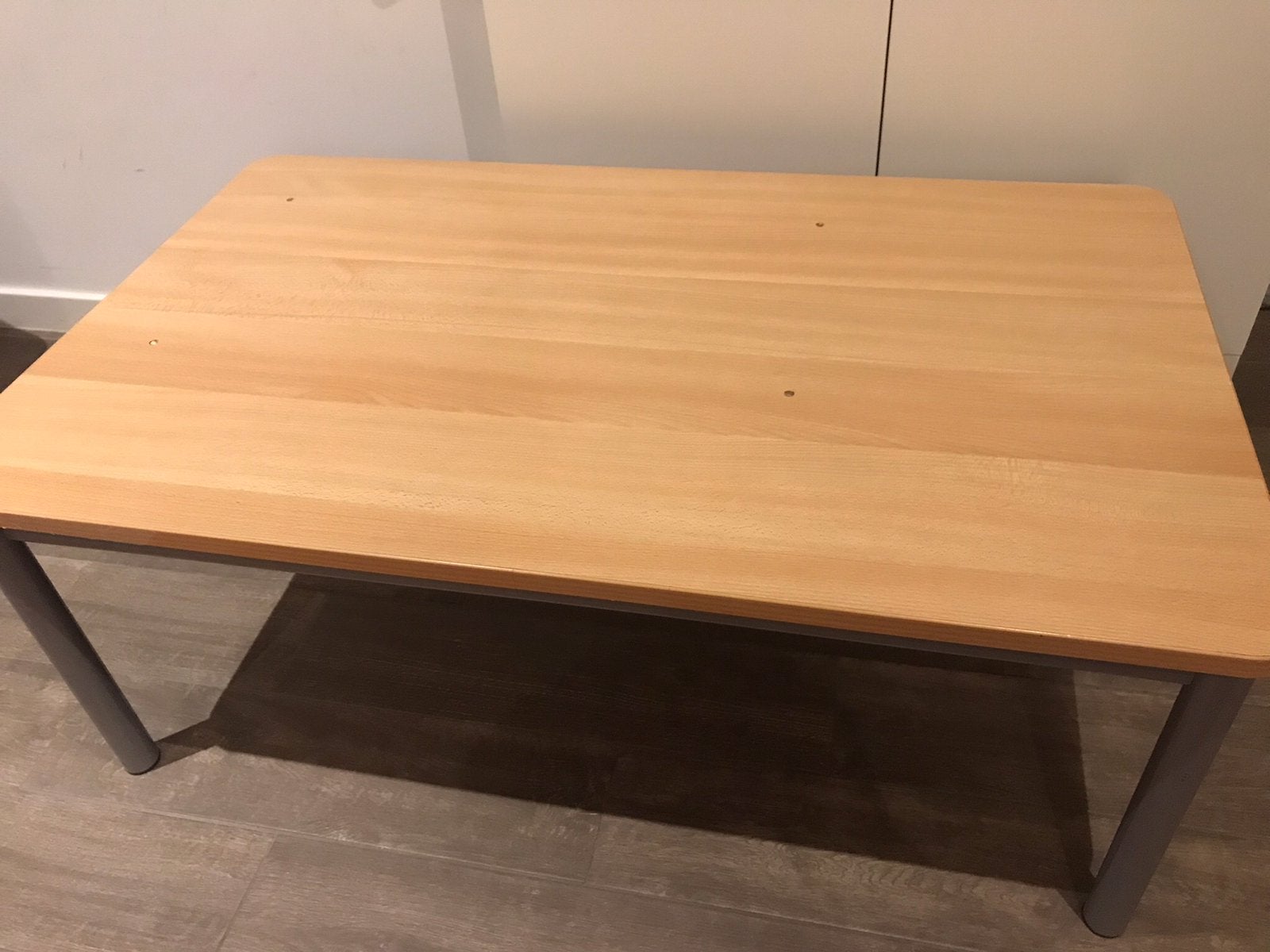 SALONTAFEL İN GOEDE STAAT EN STEVİG, Huis en Inrichting, Tafels | Salontafels, 100 tot 150 cm, Salontafel, Zo goed als nieuw, Overige vormen