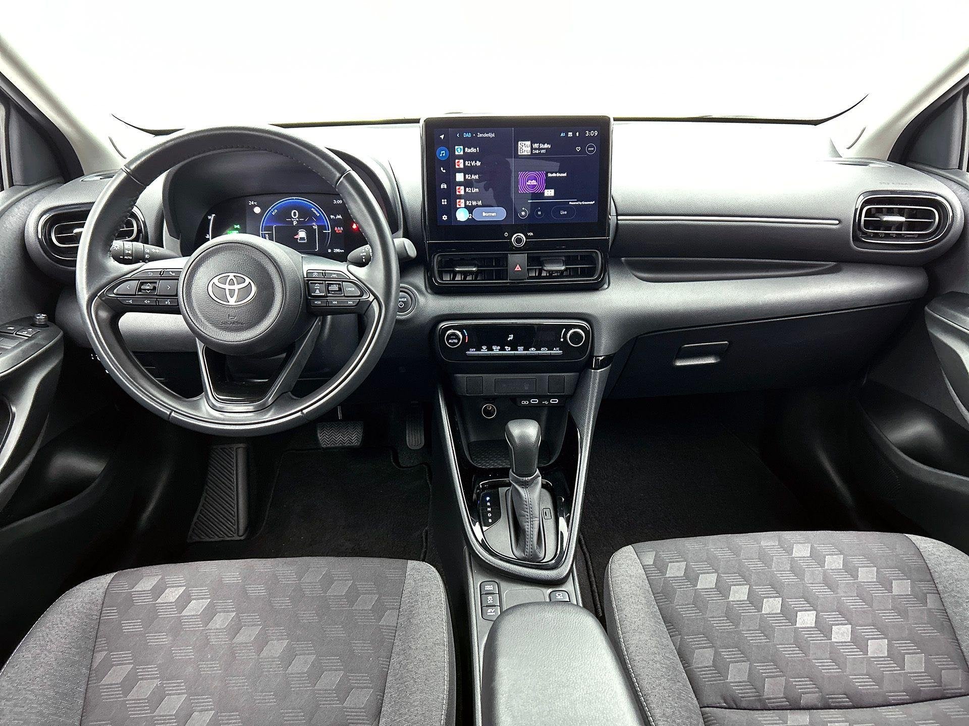 Toyota Yaris 1.5 VVT-i Hybrid Iconic e-CVT | Achteruitrijcam, Auto's, Gebruikt, https://public.car-pass.be/vhr/6e1335bd-cf8b-4eb3-9aaa-164d85f1a771