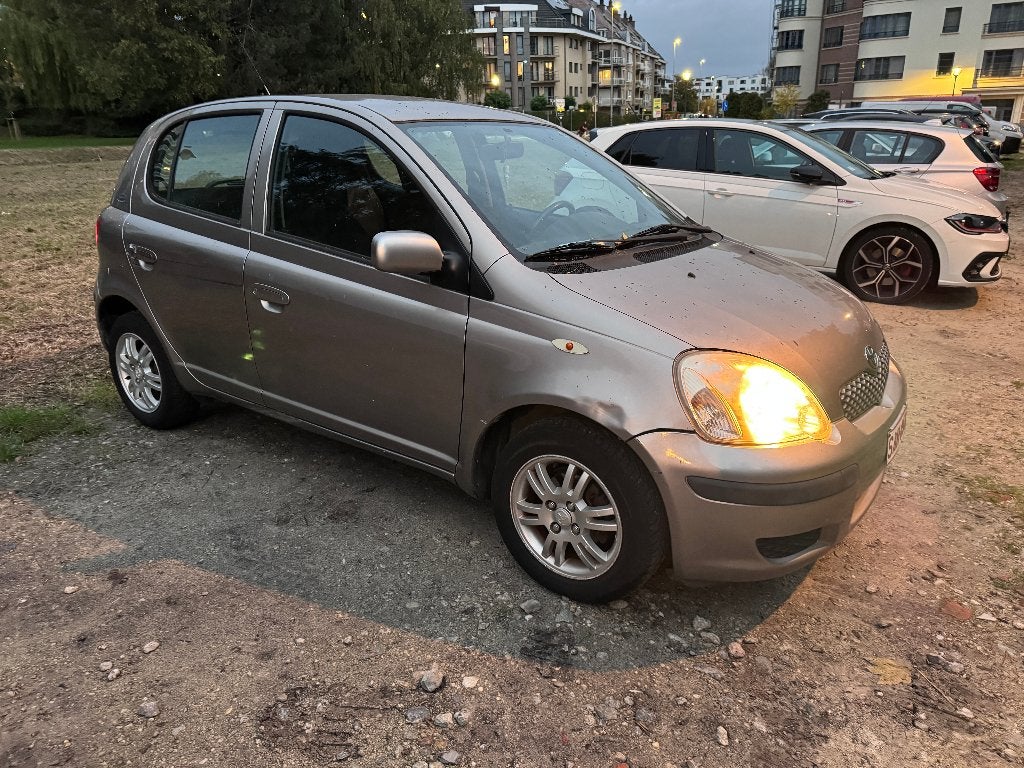 TOYOTA YARIS 1.0L Essence 5p Boîte  manuelle  CT vente ok, Argent ou Gris, Achat, 998 cm³, 48 kW