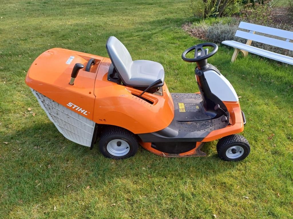 Zitmaaier Stihl RT4082, Ophalen, Opvangbak