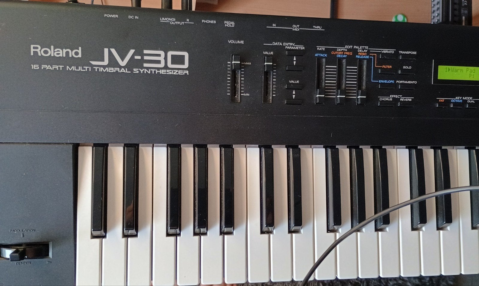 Roland jv-30 jv30 16 part multi timbral synth, Muziek en Instrumenten, Synthesizers, Ophalen of Verzenden, Zo goed als nieuw, Roland