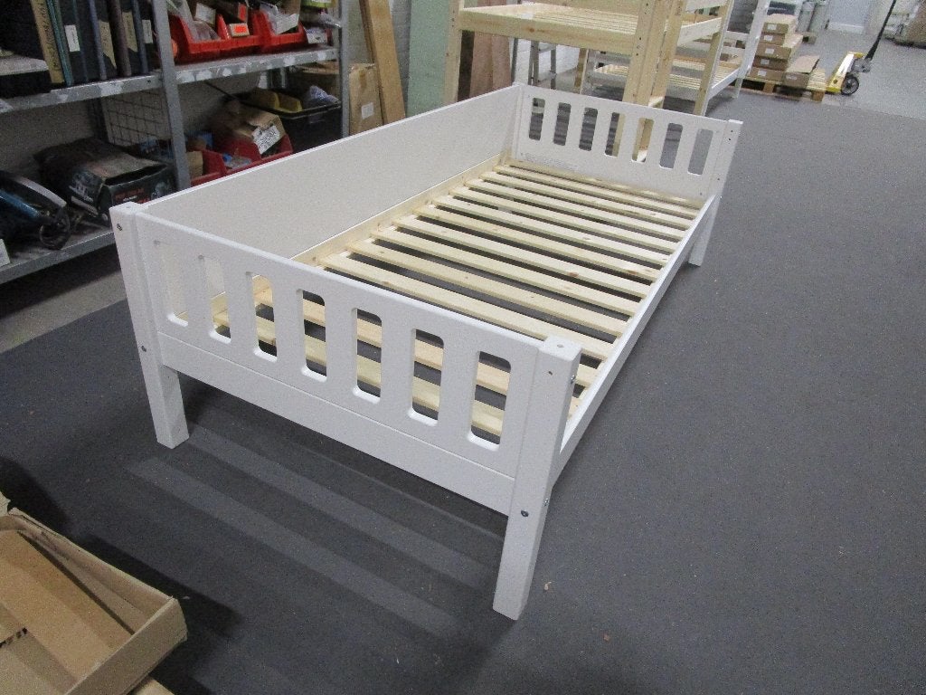 Lit cabine 90x200 cm Nouveau !, Neuf, 85 à 100 cm, Sommier à lattes, Enlèvement