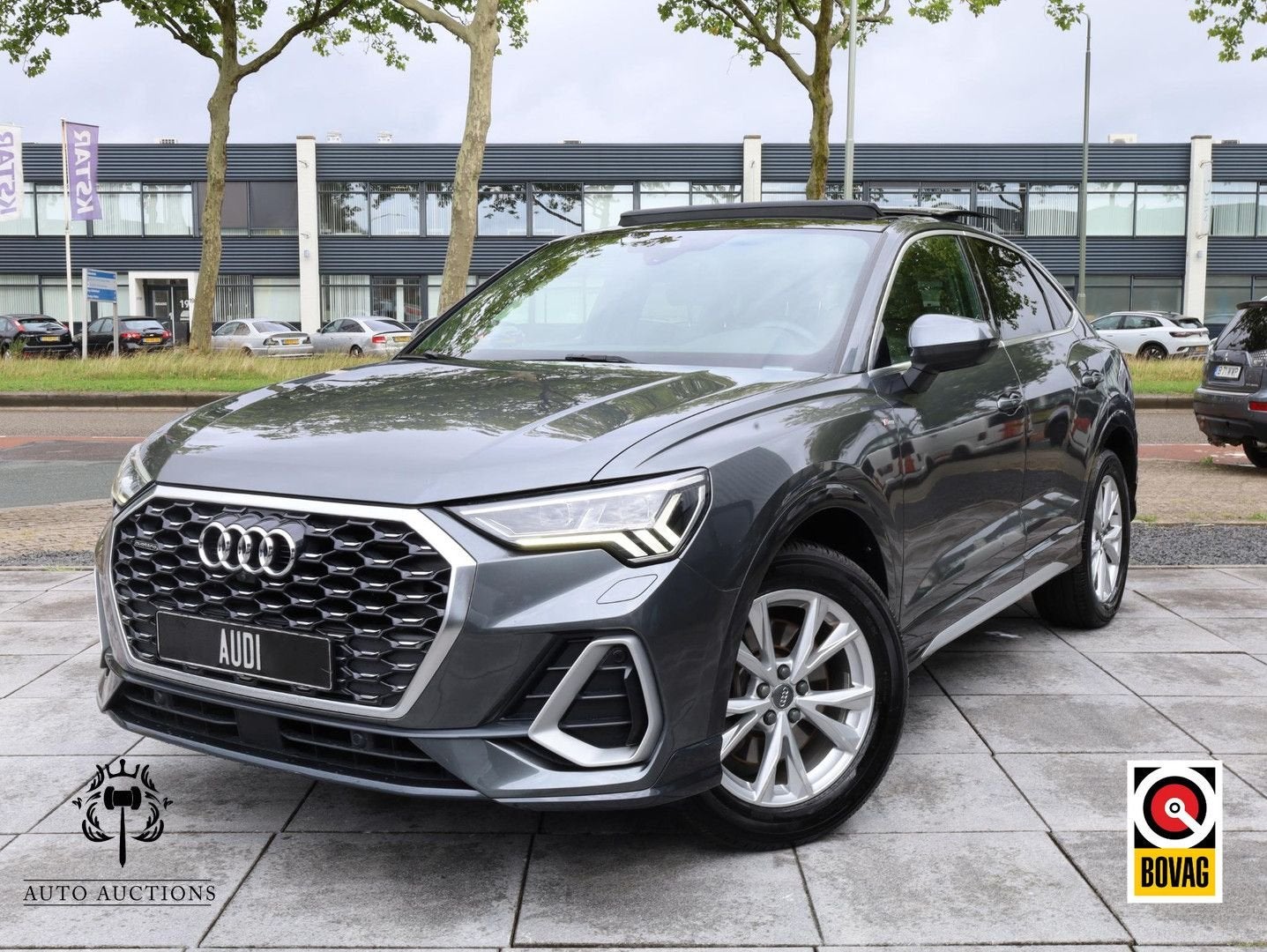 Audi Q3 Sportback 45 TFSI quattro 2x S-Line 230PK | Panodak, Auto's, Automaat, Zwart, Parkeersensor, Bedrijf