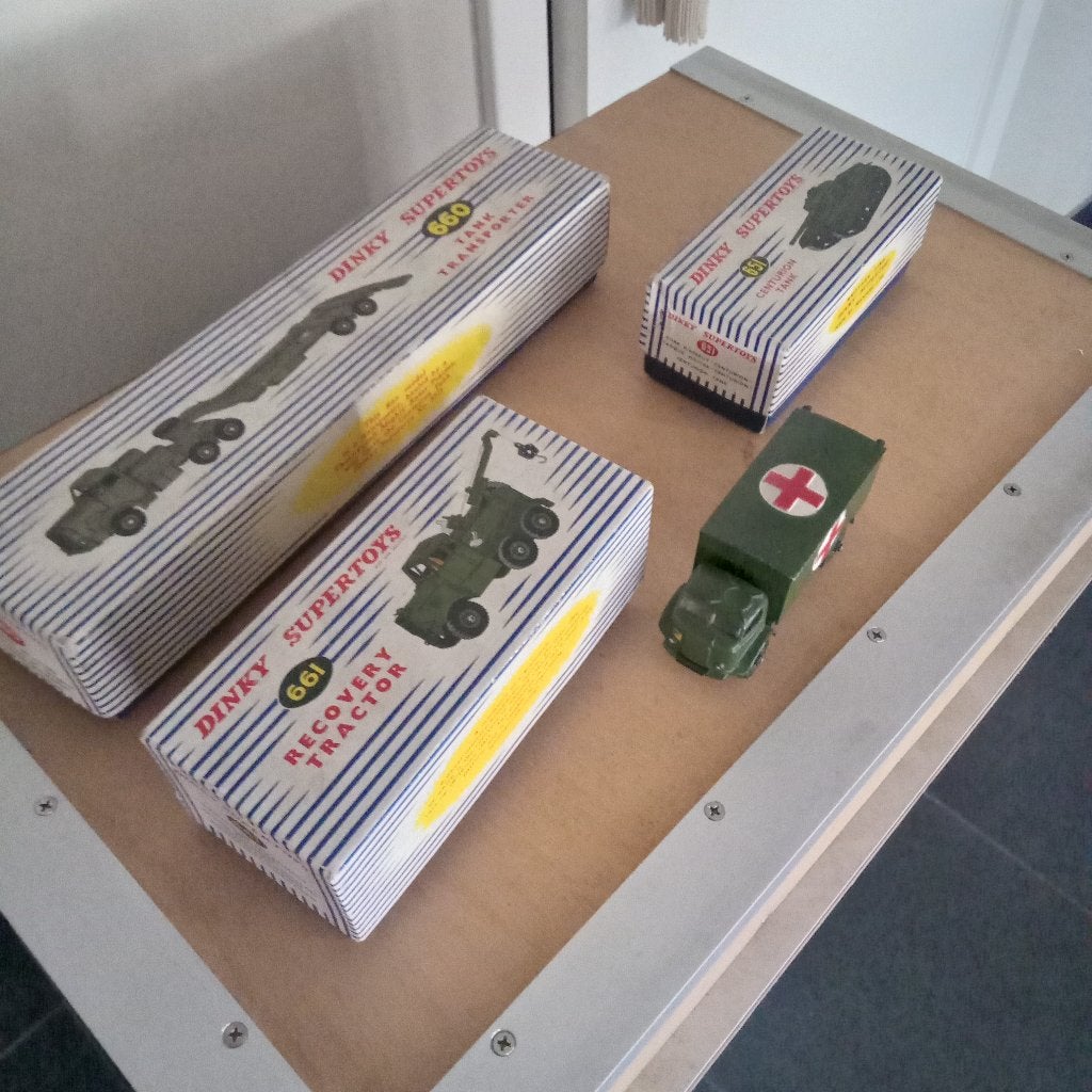 LOT DE DINKY TOYS MILITAIRES ORIGINAUX., Envoi, Dinky Toys