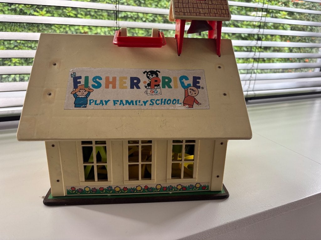 Fischer price play family school, Enlèvement