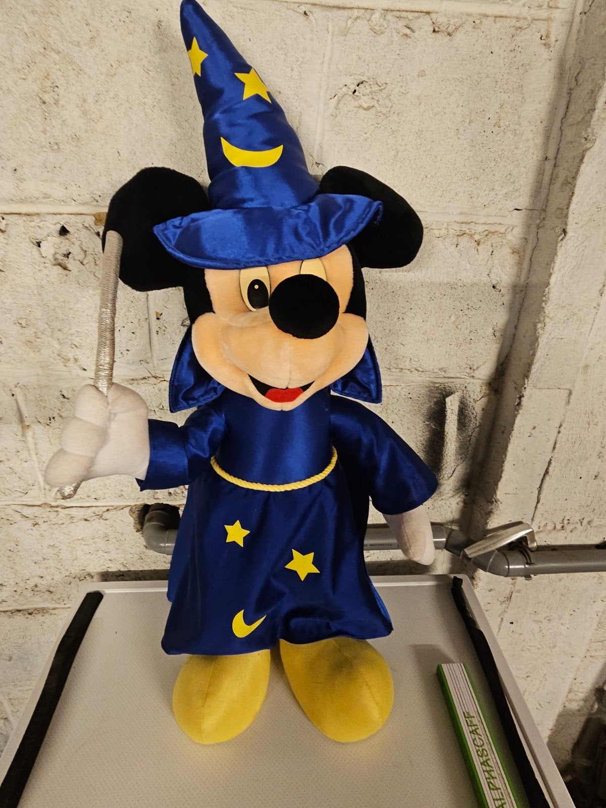 peluche mickey magicien