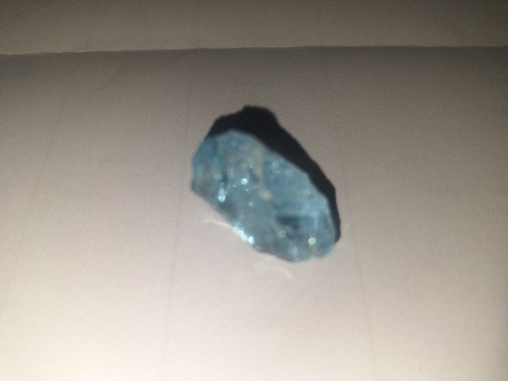 Aigue-marine ou topaze bleue brute., Verzamelen, Mineralen en Fossielen, Mineraal, Ophalen