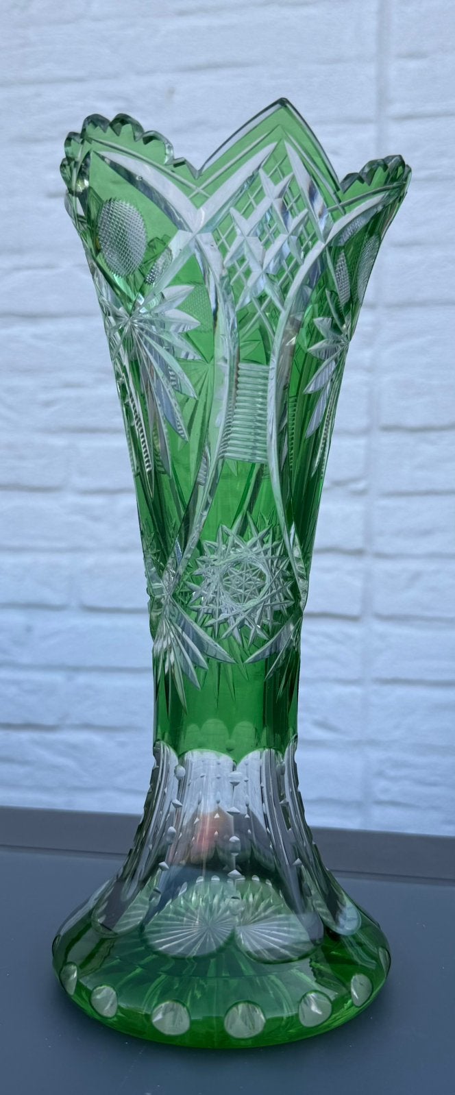 Mooie bewerkte groene vaas., Antiek en Kunst, Ophalen