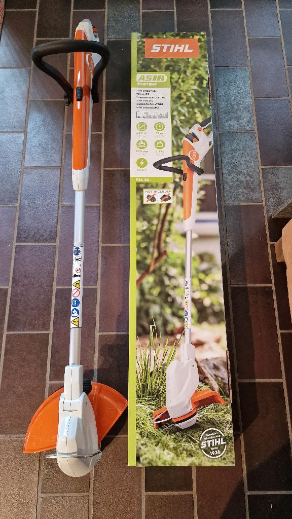 STIHL, Jardin & Terrasse, Coupe-bordures, Neuf, Stilh, Enlèvement, 10 à 30 cm
