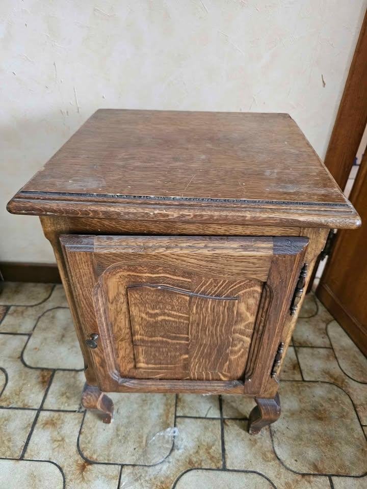 Table de Chevet Ancienne en Chêne Massif, Moins de 55 cm, Moins de 45 cm, Enlèvement, Utilisé