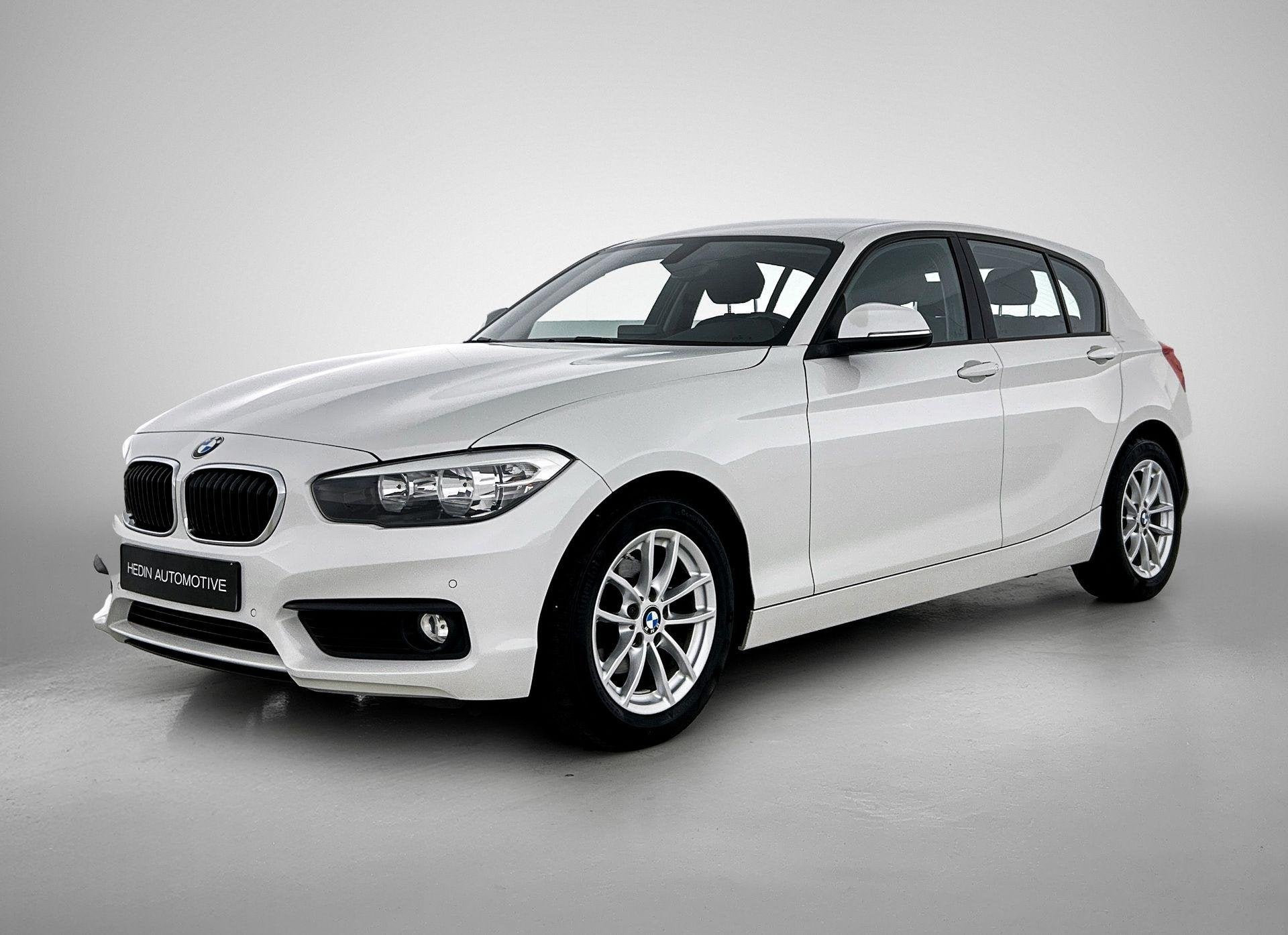 BMW 118iA | Trekhaak | Zetelverwarming | Navigatie | Parkeer, Auto's, BMW, Gebruikt, Euro 6, 136 pk, Wit