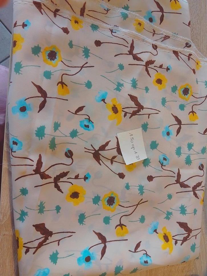 Verschillende stoffen met verschillende motieven en materiaa, Hobby en Vrije tijd, Ophalen of Verzenden