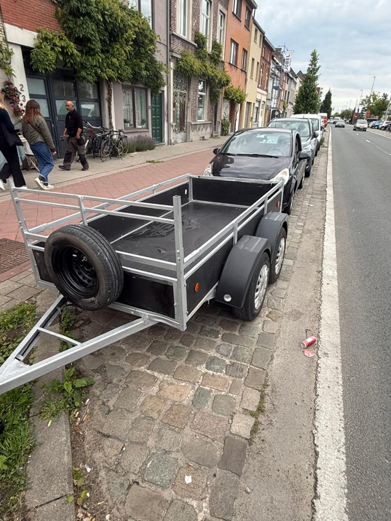 Vernieuwde aanhangwagen dubbelas, Ophalen, Zo goed als nieuw