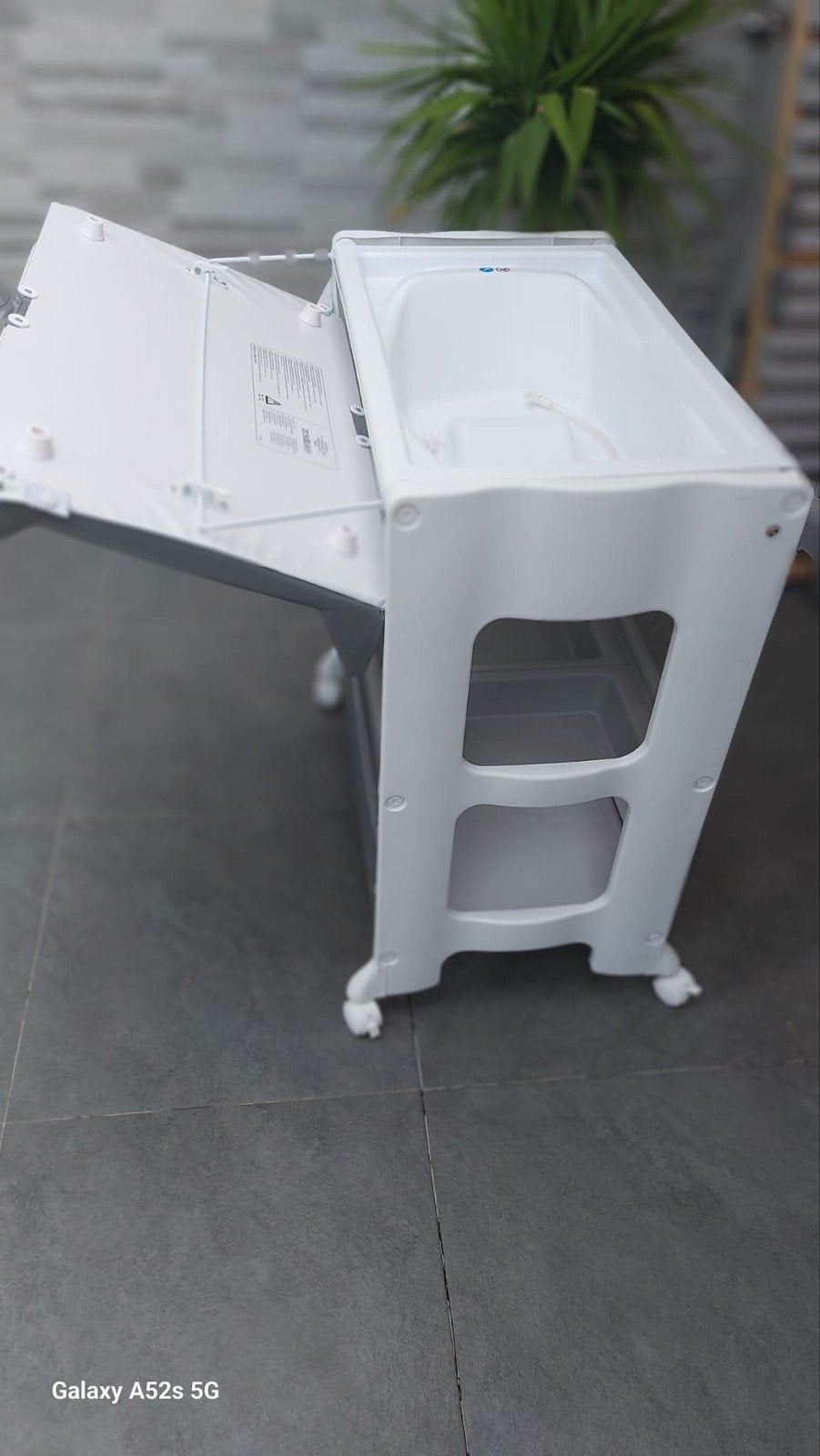 Table à langer gris et blanc avec baignoire intégrée  pour 8, Enlèvement
