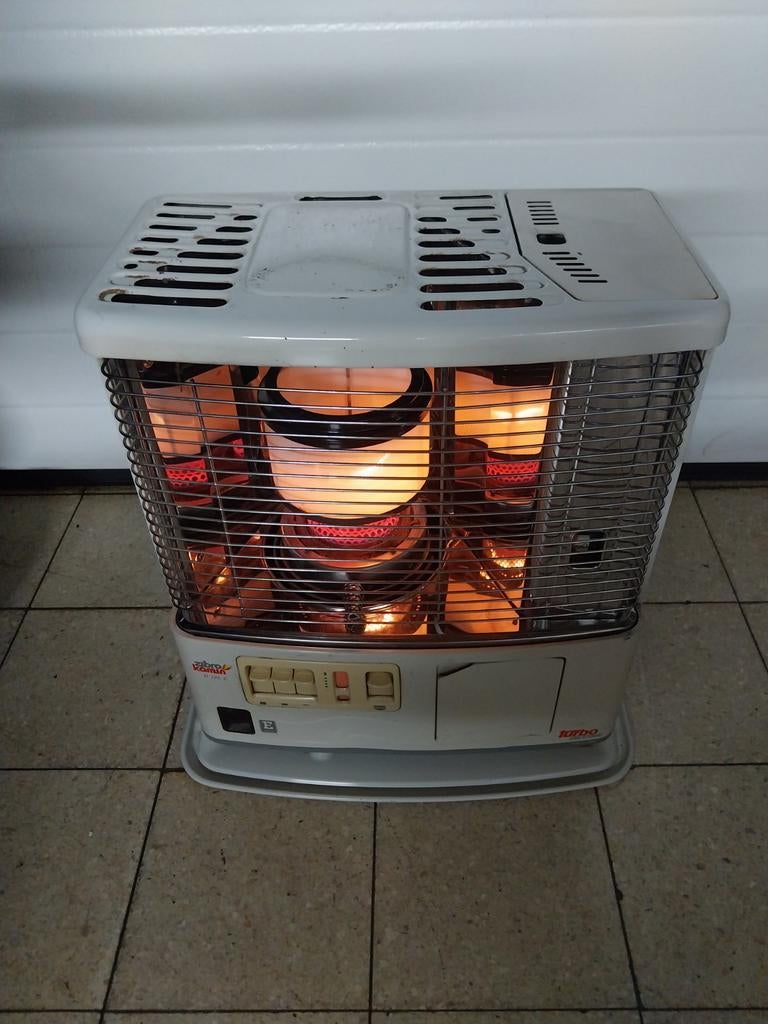 Poêle à pétrole marque zibro kamin turbo 2400w, Maison & Meubles, Poêles