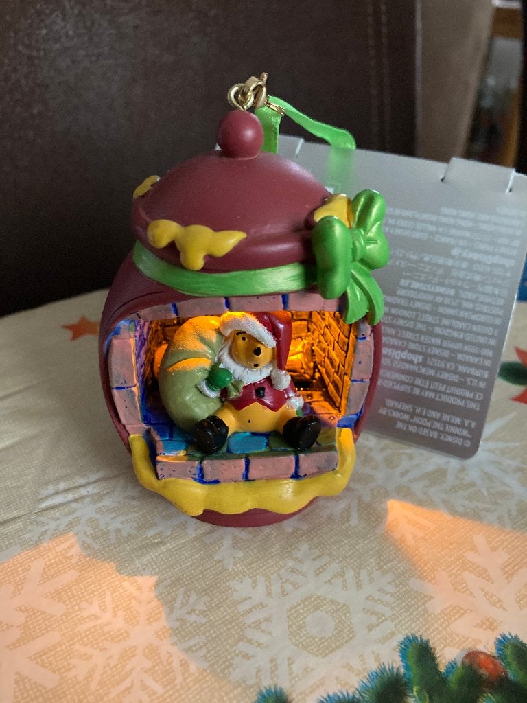 Nieuw Disney ornament Winnie The Pooh - met verlichting, Verzamelen, Ophalen of Verzenden, Sneeuwwitje of Doornroosje, Nieuw, Beeldje of Figuurtje