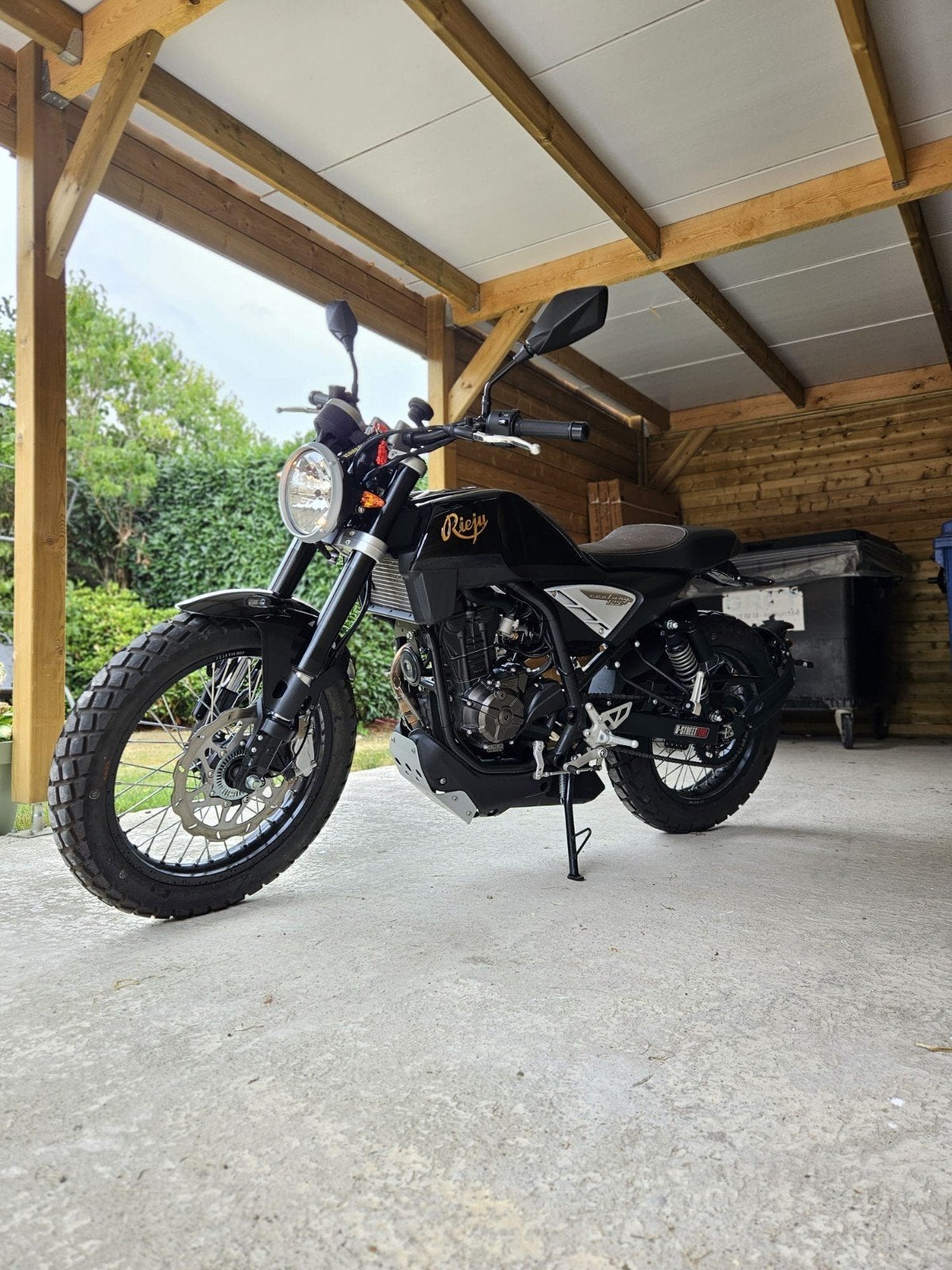 Rieju Century 125 - noir - premier propriétaire, Motos, Particulier, 1 cylindre, ABS